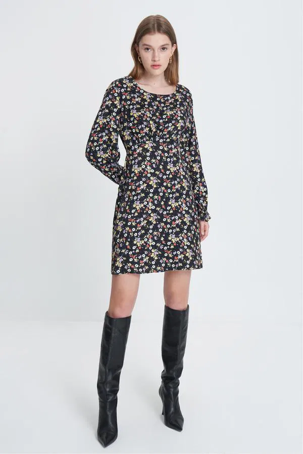 dae5cf5c-73b4-4dc3-a324-ba75a03d3ae1_size600x900_cropCenter